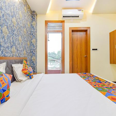 Fabhotel The Castle Inn อุเดเปอร์ ภายนอก รูปภาพ