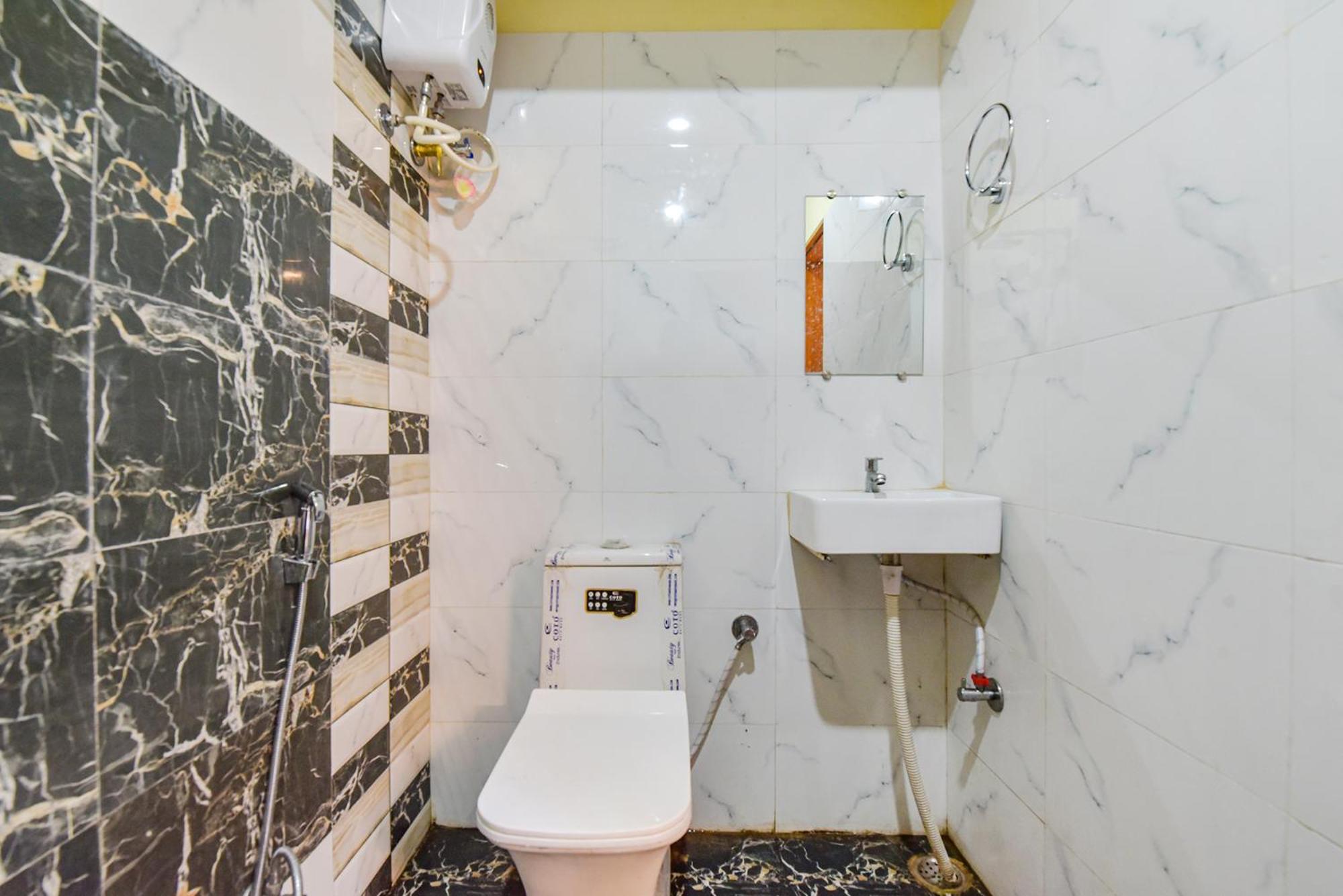 Fabhotel The Castle Inn อุเดเปอร์ ภายนอก รูปภาพ