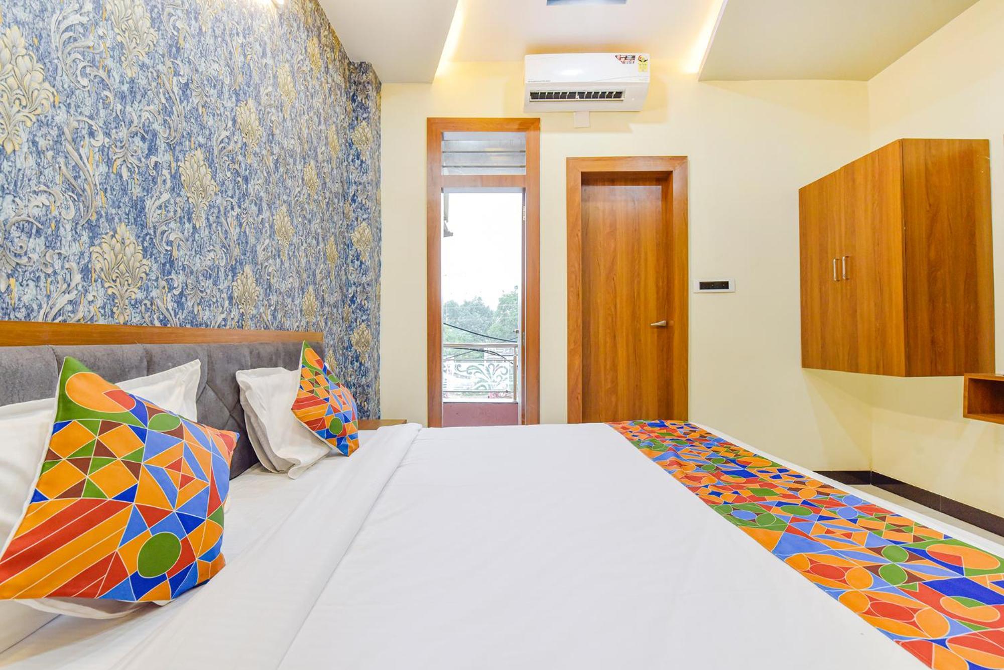 Fabhotel The Castle Inn อุเดเปอร์ ภายนอก รูปภาพ